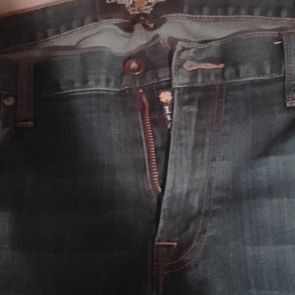 Lucky brand mens jeans. The size is 40x34 and they are 221 original straight fit